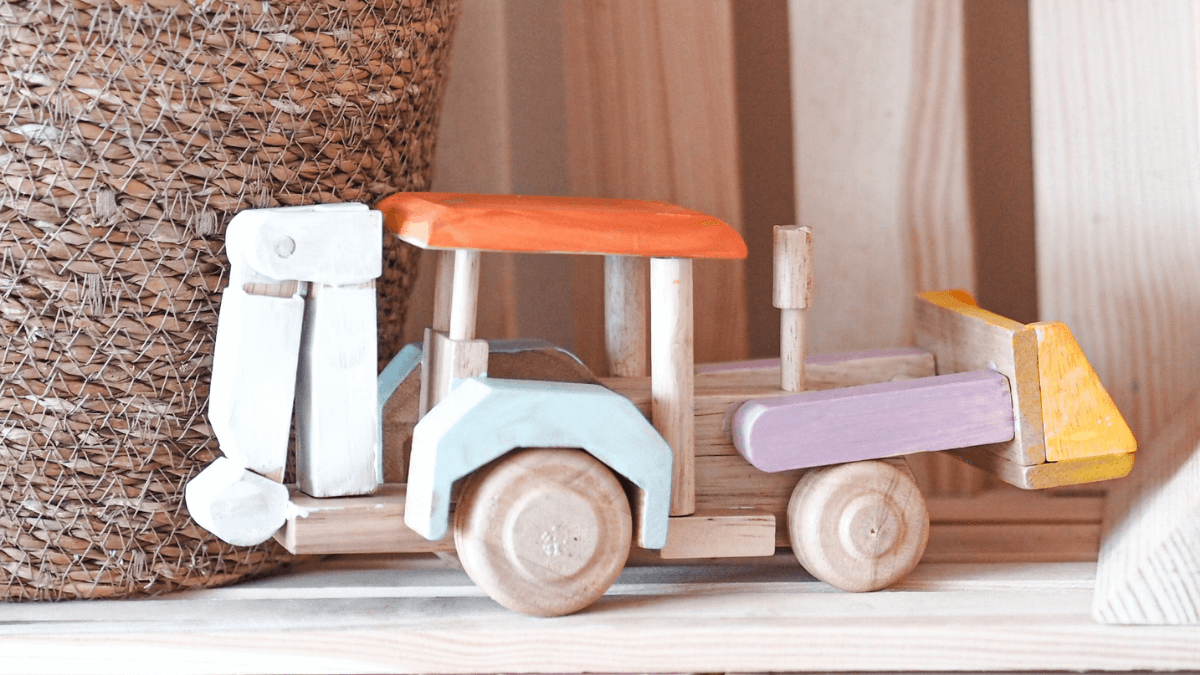 Tvorenie s deťmi: Maľovanie na drevené auto