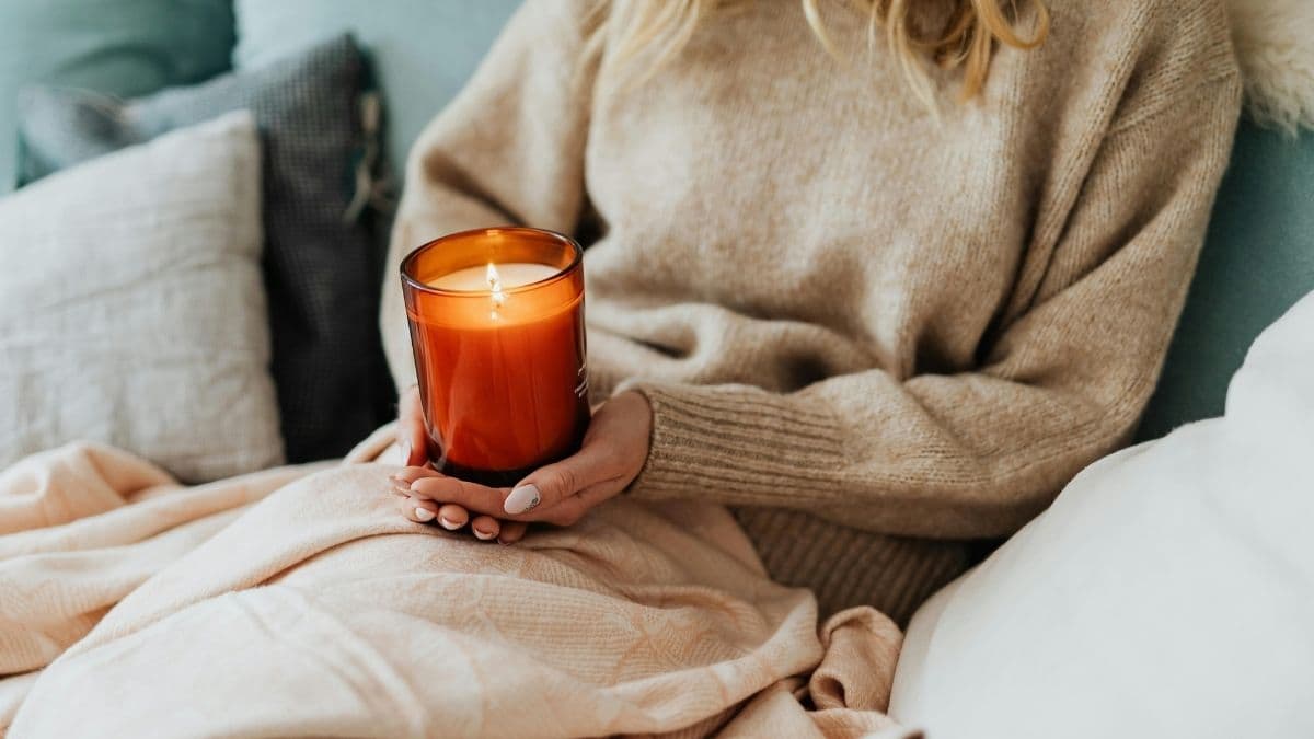 Zimná oáza pokoja doma: hygge štýl, vône a horúce nápoje