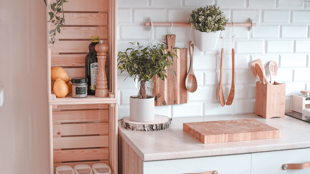 Drevené vychytávky do kuchyne sú stále srdcovou záležitosťou