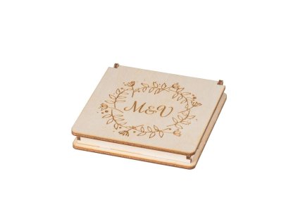 Drevená krabička na snubné prstene s vlastným motívom