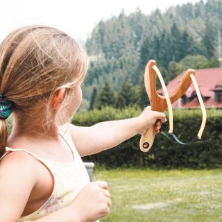 Jak v létě zabavit děti na zahradě? Zkuste osvědčené zahradní hry, které zajistí hodiny zábavy bez mobilů a obrazovek. 🎯 🌳...