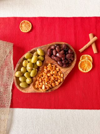 Dnes slavíme Světový den olivovníku 🌿 Misky z olivového dřeva mají svůj příběh. Vznikají ze starých, nemocných nebo již...