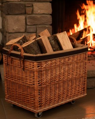 Proutěné koše na dřevo mají svoje kouzlo. Připomínají nám staré dobré časy, kdy se doma topilo dřevem a kolem krbu se...